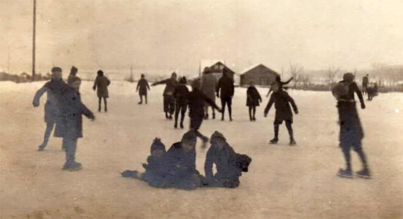 1928 Erste Eisbahn auf der Festwiese