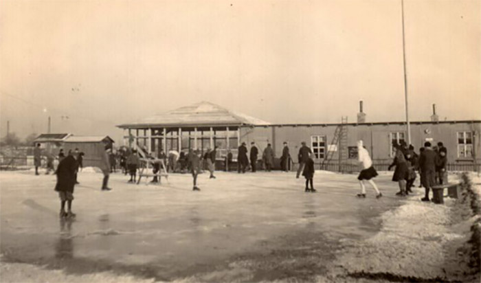 1931 Eisbahn, im Hintergrund der im Bau befindliche Vereinssaal