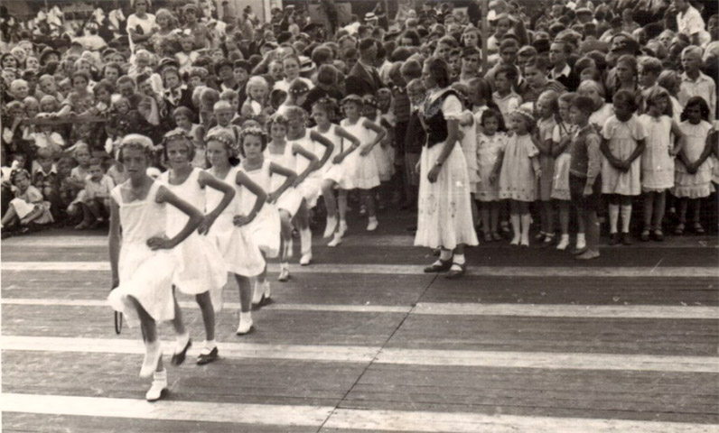 Sommerfest 1936 – Die Kindertanzgruppe des Vereins